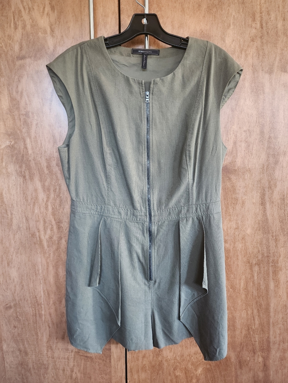 BCBGMAXAZRIA sleeveless zip-front romper Size L